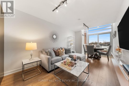 425 - 775 KING STREET W