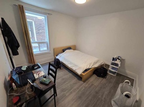 625 Bathurst Street