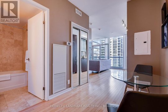 1807 - 14 YORK STREET