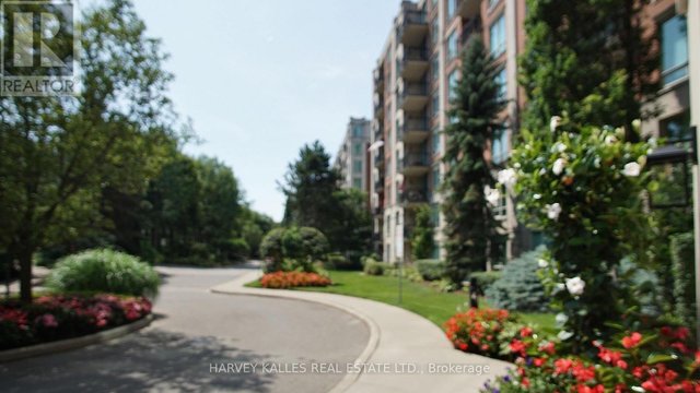 115 - 28 WILLIAM CARSON CRESCENT