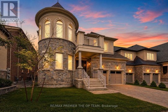 UPPER - 60 CHESNEY CRESCENT