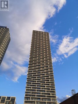 5211 - 898 PORTAGE PKWY