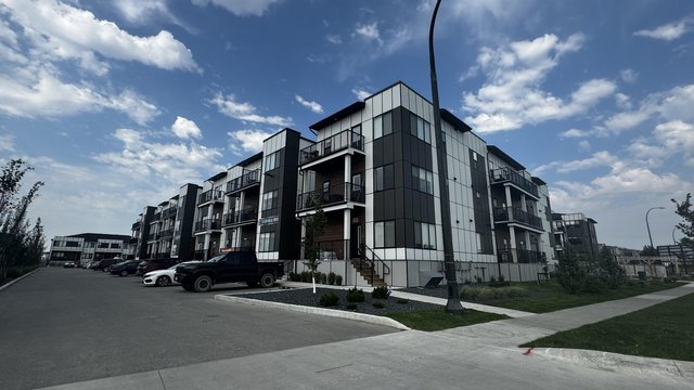 Element Townhomes in Prairie Pointe
